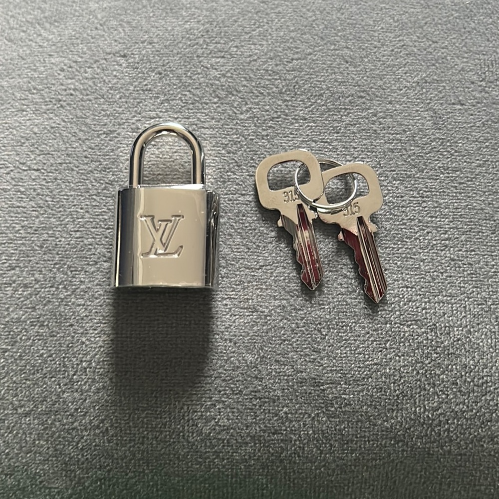 Louis Vuitton padlock & 2 keys silver